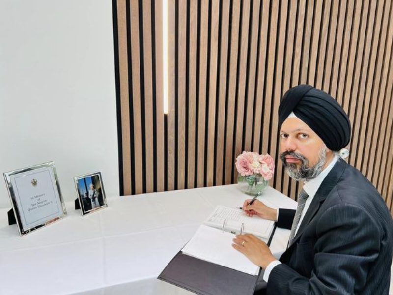 Tan Dhesi MP signing a Book of Condolence for Queen Elizabeth II.
